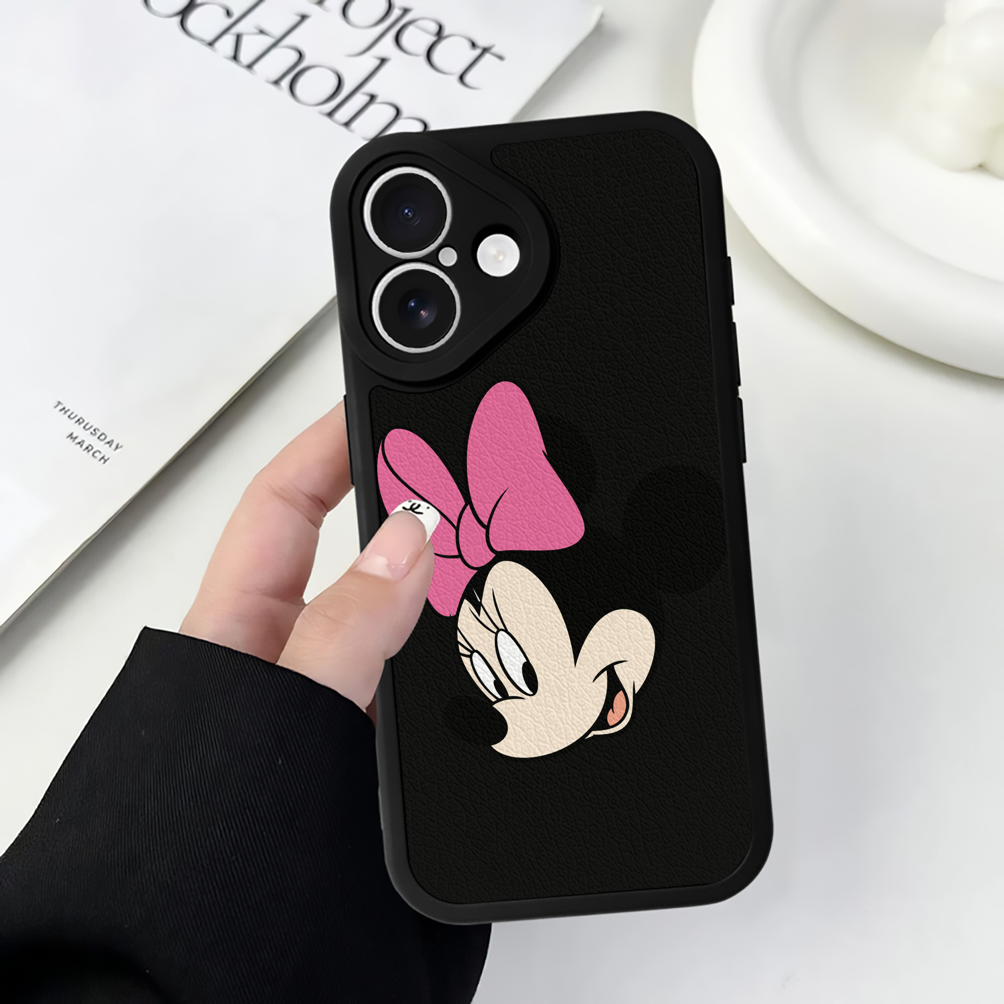 （画像用） ミッキーマウス Mickey Mouse 【iPhone 16シリーズ対応】シリコンスマホケース（レザー調） 材質：シリコン